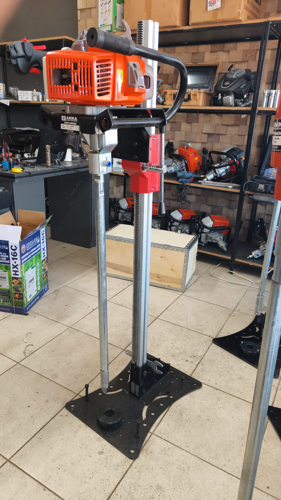 Benzinli Açılı Ayaklı Sehpalı Profosyonel Karot El Sondaj Makinesi